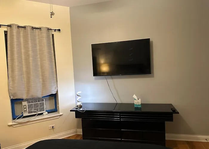 Entire In Heart Of Apartment Chicago